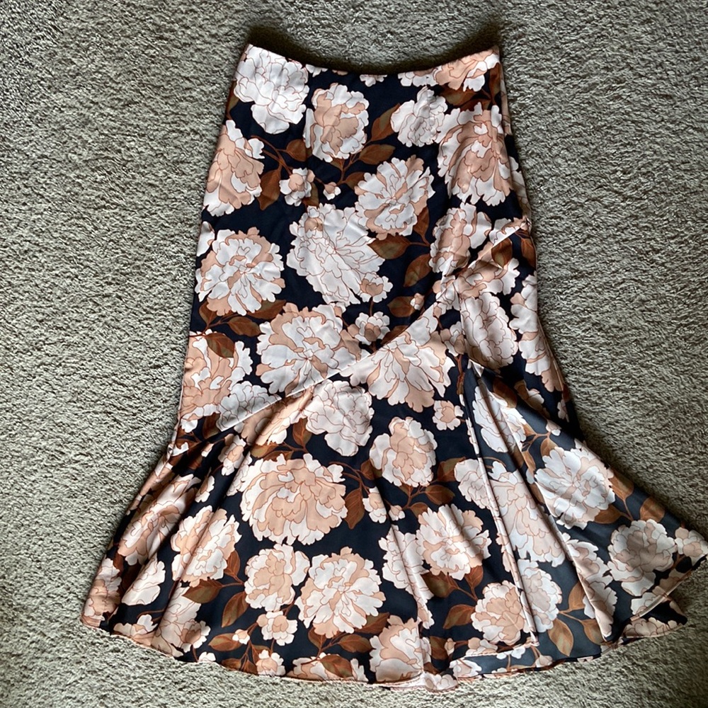 Floral print trumpet skirt